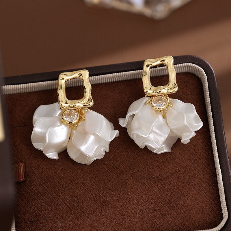 French Camellia Dangle Earrings Vintage Luxury Drop Earrings Elegant Flower Earrings-1