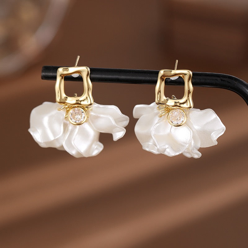 French Camellia Dangle Earrings Vintage Luxury Drop Earrings Elegant Flower Earrings-2