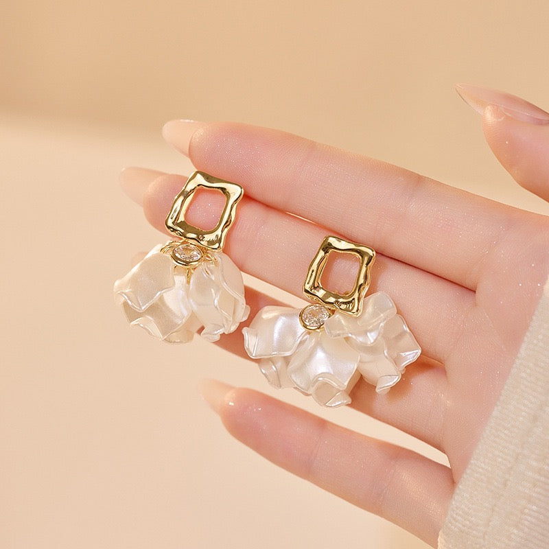 French Camellia Dangle Earrings Vintage Luxury Drop Earrings Elegant Flower Earrings-3