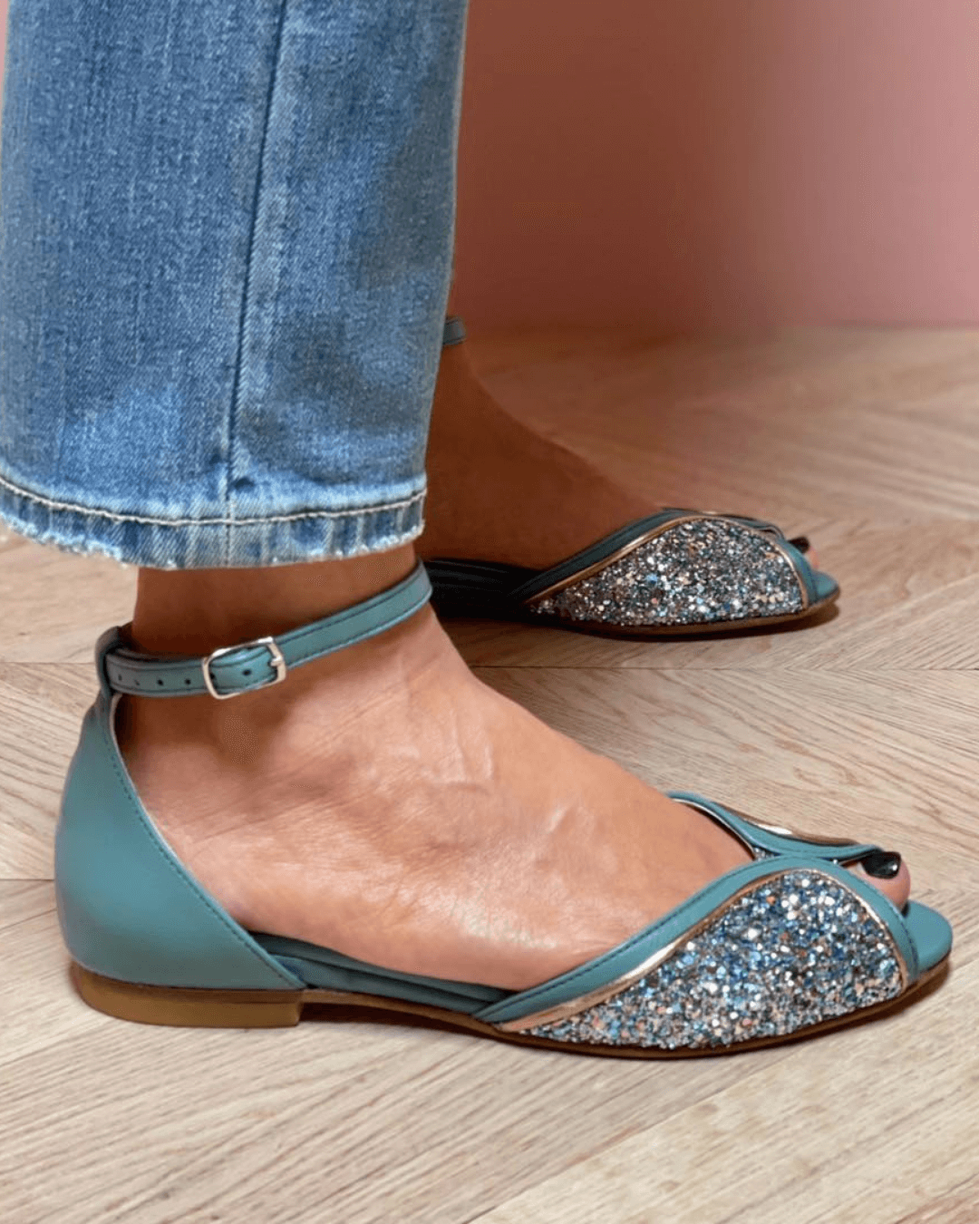 MARIE | LOW SANDAL WITH SHIMMERING DETAILS-2