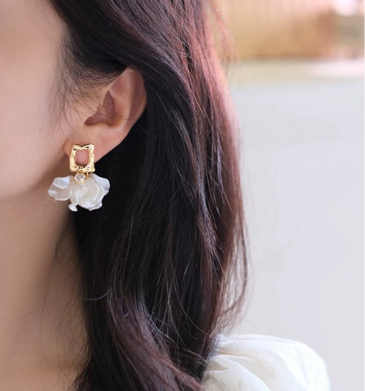 French Camellia Dangle Earrings Vintage Luxury Drop Earrings Elegant Flower Earrings-4