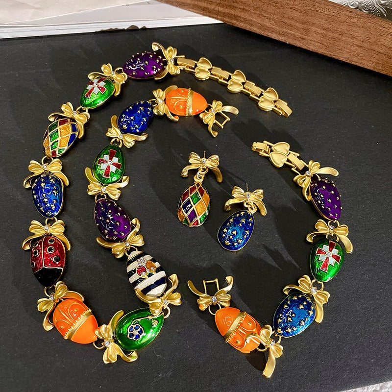 Colored insect necklace with a sense of luxury, niche fashion, sweater chain, lock bone chain-3