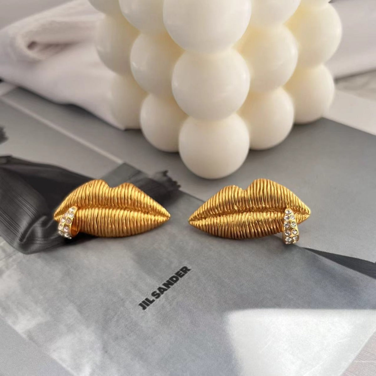 Abstract mouth with diamond buckle earrings, copper fashionable and personalized with diamond buckle earrings-3