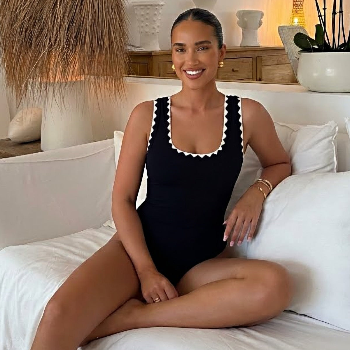 Black and White Simple Elegant One-Piece Swimwear Set for Women-3