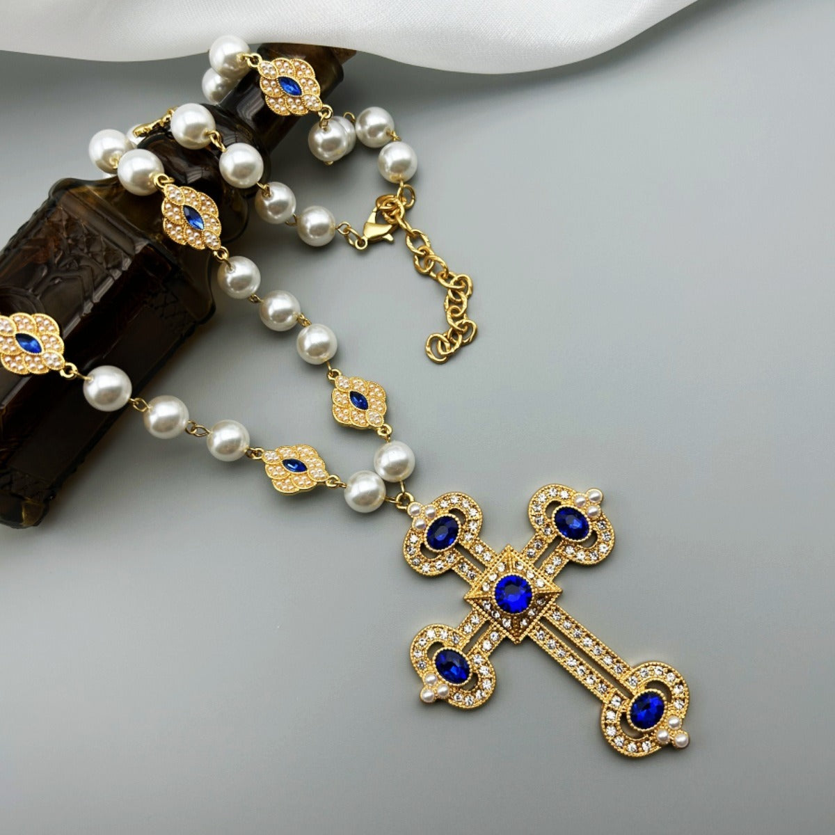 Retro Heavy Industry Full Diamond Inlaid Crowned Pearl Necklace with Distinctive Design-4